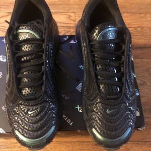 Nike Air Max 720 Black and metallic green